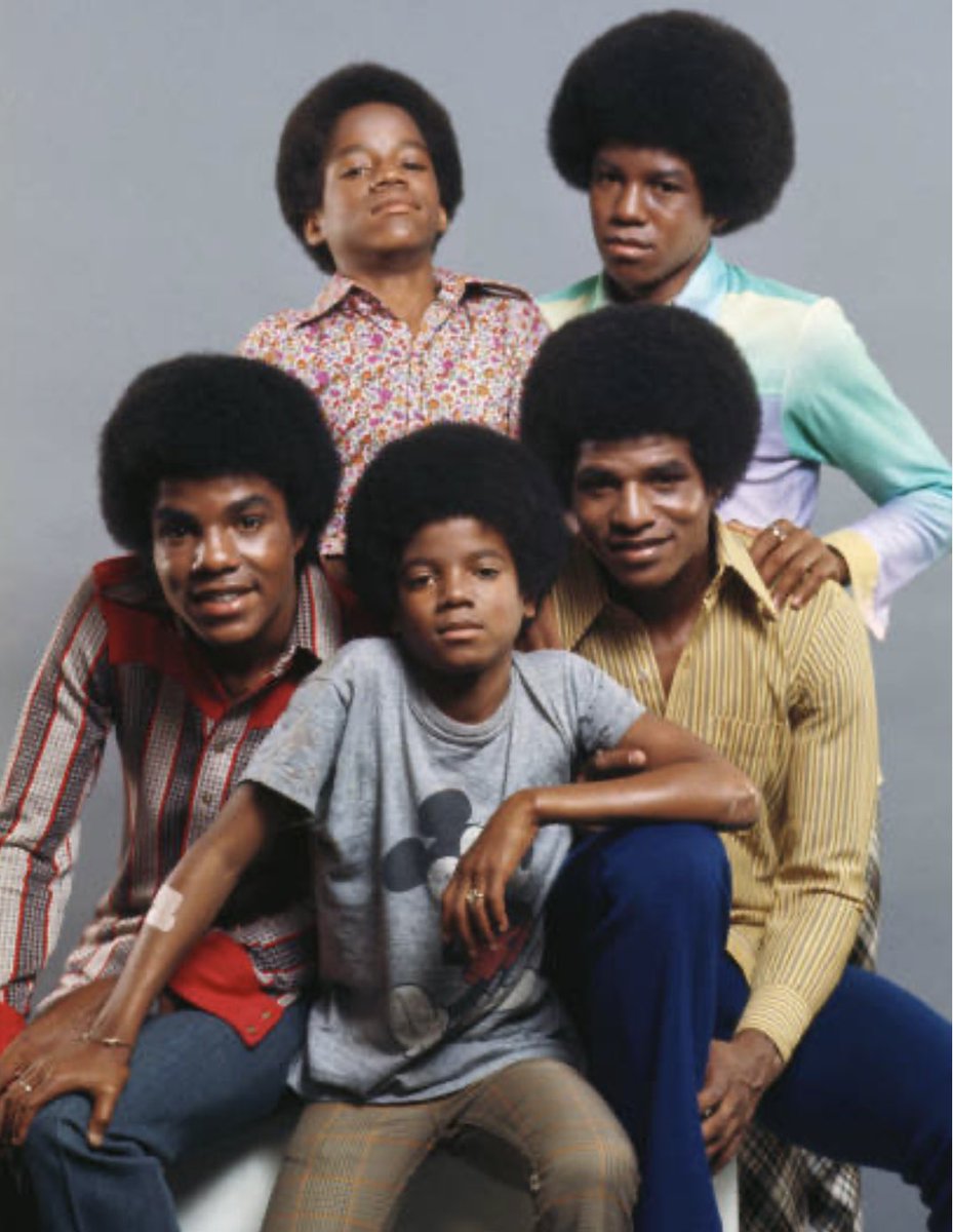 “Nossos pais nos haviam avisado sobre os preconceitos infames as regiões mais conservadoras do sul dos EUA. 
A primeira diferença que percebemos foi que o motorista branco da nossa limusine era frio e abrupto, nada simpático como os outros motoristas que já tínhamos tido. +1