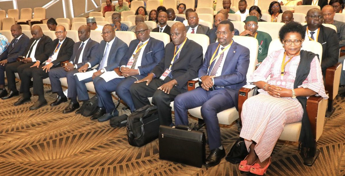 La 54ᵉ session du CA de l’EISMV s’est ouverte à Lomé. Au nom du PCA empêché, Pr Daouda Ngom a salué les autorités togolaises et réaffirmé l’engagement pour le rayonnement de l’EISMV, pilier africain du One Health face aux enjeux sanitaires, alimentaires et climatiques.

#MESRI