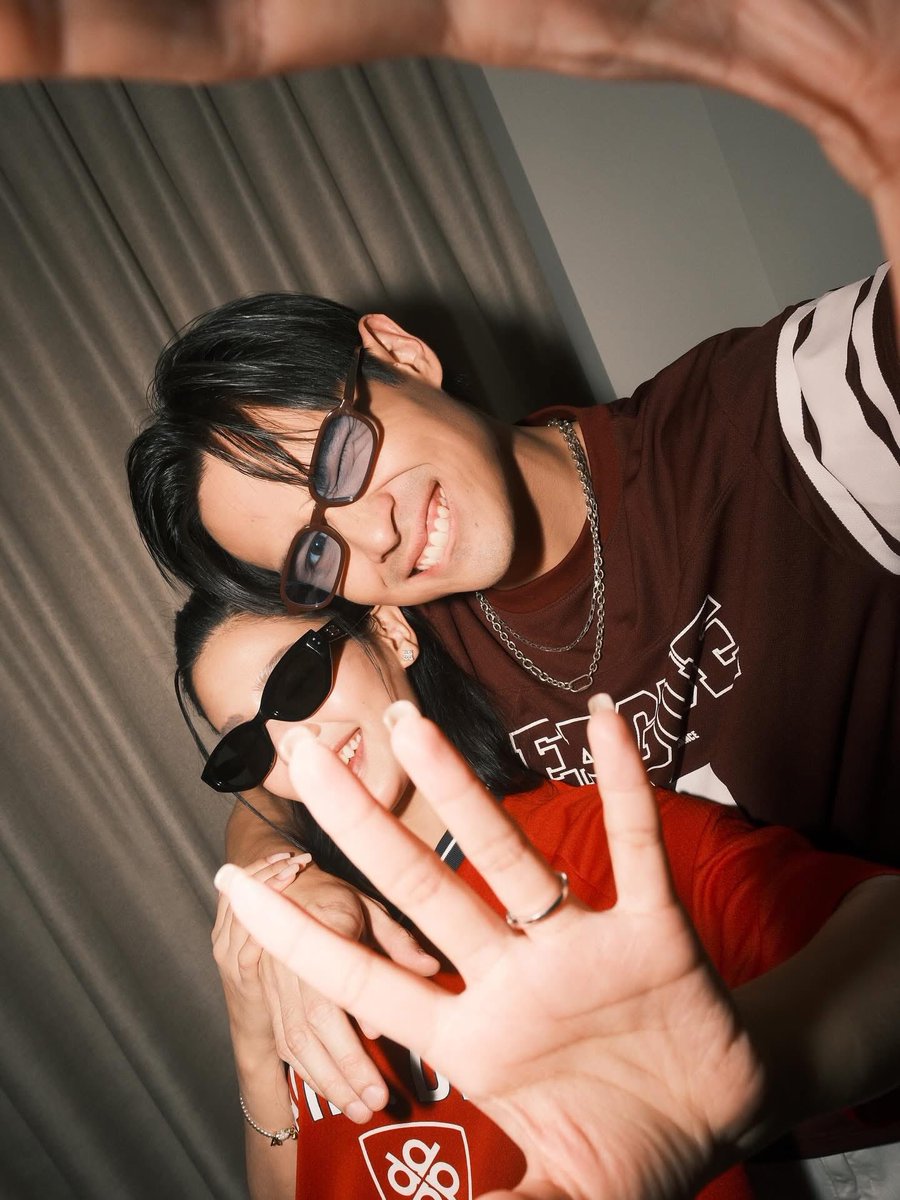 CHNDRlA's tweet photo. hi azralph kung andito man kayo.. gusto ko lang kayo tanungin bakit kailangan niyo maghire ng photographer para picturan kayong dalawa professionally at separately sa inyong solo shoots that day?????? na para bang ito ay pre-nup??????? #silana #conjugal #iisalamang https://t.co/oplQhB3ALI