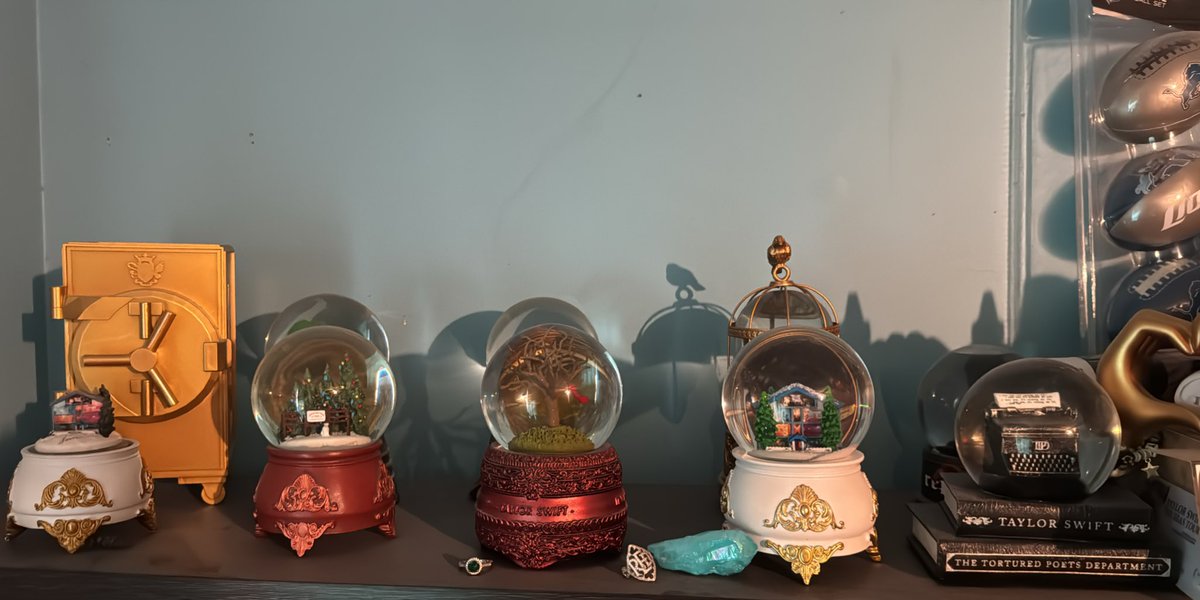 swiftie1307's tweet image. Update… I WON THE GREAT WAR! I apparently got an eras tour shirt in the process 😂 

Now she will be coming home to me and the others! Now to find space for her!