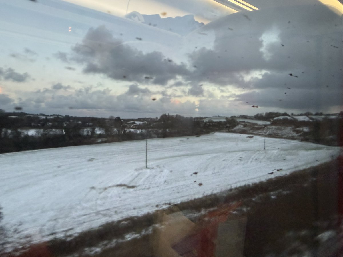 Snowing on the way to the <a href="/clipse/">Pusha & Malice</a> gig. Very fitting.