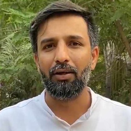 xsujeev44486's tweet image. யார் ஊடகவியலாளர்?

👉 துணித்து ஆளும் கட்சியின்  குறைகளை சுட்டி காட்டும் @Ahmedshabbir20 ? 

👉 முழு நேர திமுக முட்டு youtube நடத்தும் @KariKalankiru ?