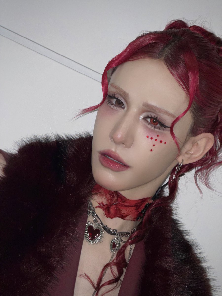 sehnisweet's tweet image. LOSING MY MIND SHES SO FUCKING BEAUTIFUL