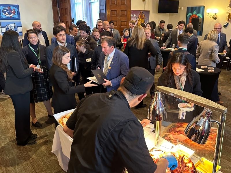 OntarioPorkNews's tweet image. This week Ontario Pork Board Members and staff joined other members of Ontario&apos;s pork industry at Queen&apos;s Park in Toronto for the Ontario Pork Queen&apos;s Park Policy Day. MPPs from all parties took time to attend the reception and we appreciate all of the great conversations.…