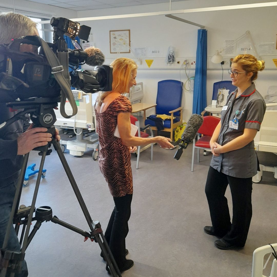 UHSFTresearch's tweet photo. "Dementia research has the power to offer hope, connection and progress" 💙

Inês Rodrigues at @UHSFT is the UK's first dementia research nurse in a £3m investment from @alzheimerssoc.

Watch @BBCSouthNews and @itvmeridian this evening to learn more 🎥

🔗 https://t.co/cDjekNMhHm https://t.co/Lt281ChzmJ