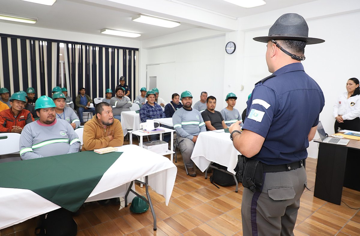 ProvialOficial's tweet image. PROVIAL e INTERFISA se unieron para fortalecer la seguridad vial con formación para 25 colaboradores: señales, riesgos al volante, tiempos de reacción y conducción responsable.

Somos PROVIAL, Proteger y Servir.

#SeguridadVial #PROVIAL #Prevención #CeroAccidentes