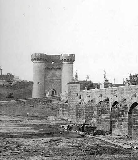 ¿Que opinión tenemos hoy en día de que se derribara el portal de San José en 1865?

¿Que pensarán los valencianos y Valencianistas en el 2125 sobre quiénes no luchamos por mantenerlo?

#SempreMestalla hoy en <a href="/LVCF_Radio/">Libertad VCF Radio</a>