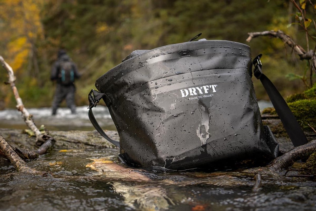 DRYFTfishing's tweet image. Meet the BKCNTRY™ Stronghold Carryall — your gear’s new bodyguard. Stay-open hooped rim, waterproof roll-top, RF-welded waterproof everything. Toss it, splash it, load it—your stuff stays bone dry. Made to Wade™. Shop @ dryftfishing.com

#DRYFT  #fishing #flyfishing