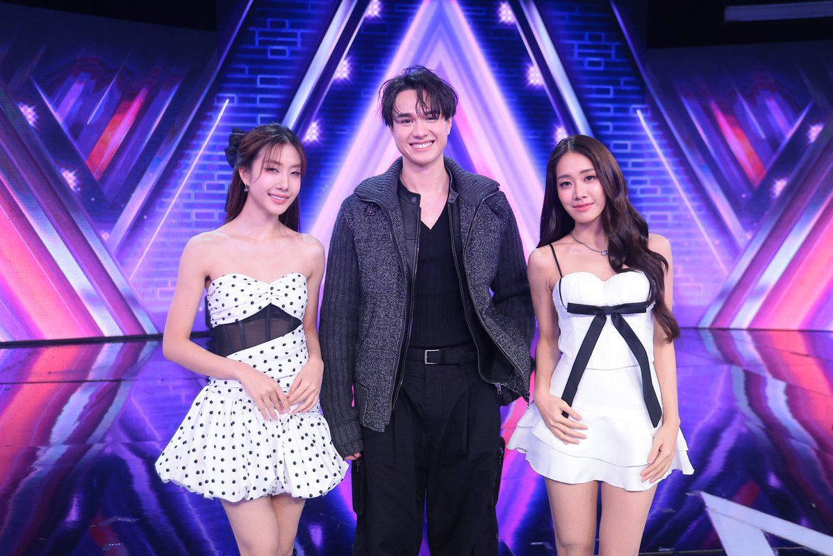 mmeenpp's tweet image. ว้าวมาก!! ไม่คิดว่าน้องไมกี้จะมาเป็นหลังกำแพงร้องเพลงกับสาวๆ4EVE ถ้ามีโอกาสอยากให้ร่วมงานกันอีกชอบมากๆเลย✨👏🏻

#TheWallSong #ร้องข้ามกำแพง #Workpoint23
#TheWallSongxMindJorin
#Mind4EVE #Jorin4EVE
#ไมกี้ปณิธาน #mikepanitan
@mikepanitan_072