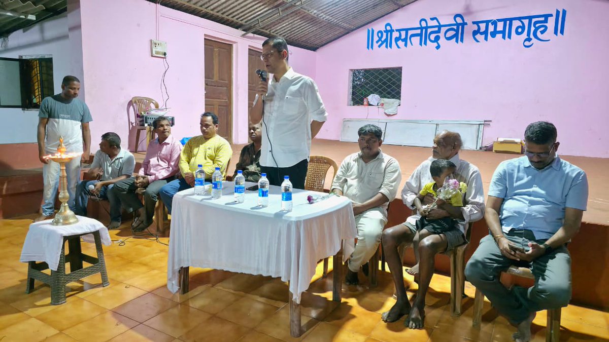 Yurialemao9's tweet image. Launched work of construction of shed, estimated to cost at Rs 22 lakhs, infront of Shree Satidevi Temple at Ambaulim in Cuncolim constituency. Sarpanch Devidas Deykar, Ganesh Gaonkar, Paroda panch member Shailesh Jotkar, Armine Peres and others were present on the occasion.