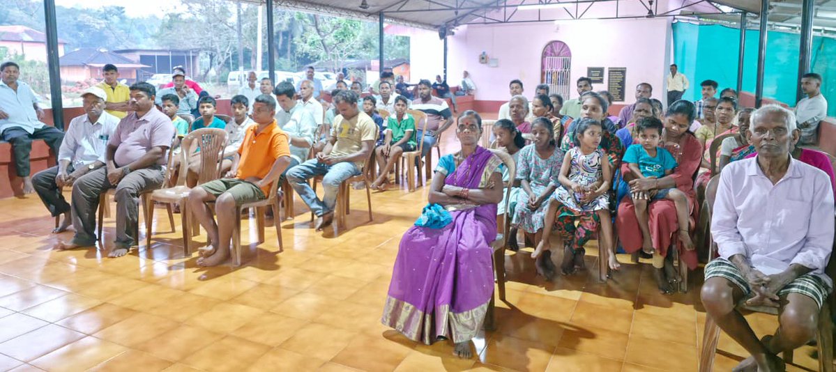 Yurialemao9's tweet image. Launched work of construction of shed, estimated to cost at Rs 22 lakhs, infront of Shree Satidevi Temple at Ambaulim in Cuncolim constituency. Sarpanch Devidas Deykar, Ganesh Gaonkar, Paroda panch member Shailesh Jotkar, Armine Peres and others were present on the occasion.