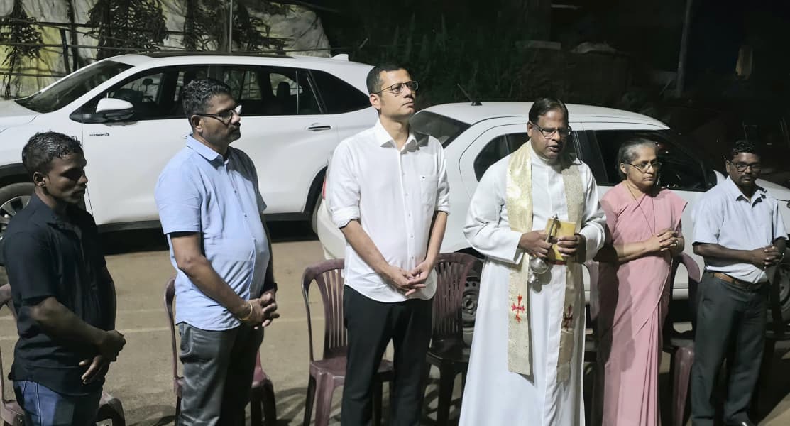 Yurialemao9's tweet image. Launched works of providing Galvulium roofing sheets over the stage and Holy Cross Chapel at Godgal Village Ambaulim in Cuncolim. Rev Fr. Carlisto Coelho, panch members Philip Fernandes, Remedio Rebello, Paroda panch member Shailesh Jotkar,  Sister Severine Pinto  were present.