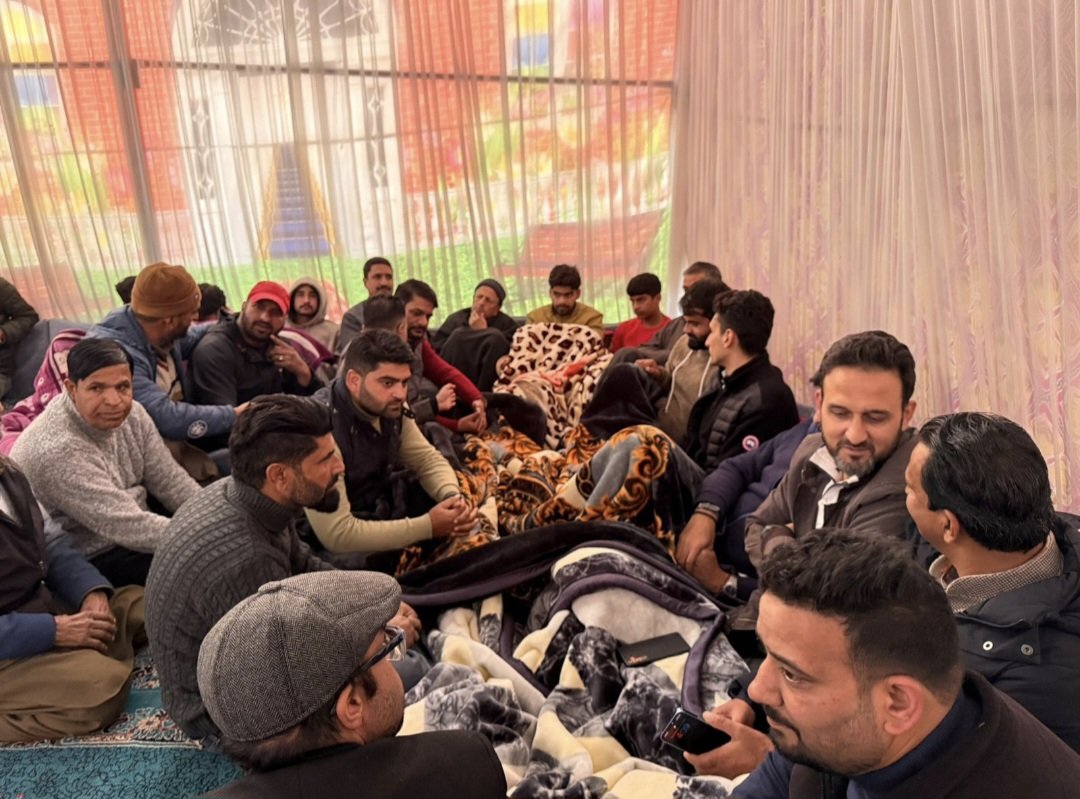 YNCJK's tweet image. Mr. @Zahir_Abdullah_ Mr. @zamirabdullah12 MLA Shangus Adv Riyaz Ahmad khan State Spokesperson JKNC Mr.@ImranNDar, and Provincial President JKYNC Kashmir Province  @Mir_Mushtaq_  visited the residence of @Imranbashirkmr (District President JKNC Anantnag) to offer heartfelt…