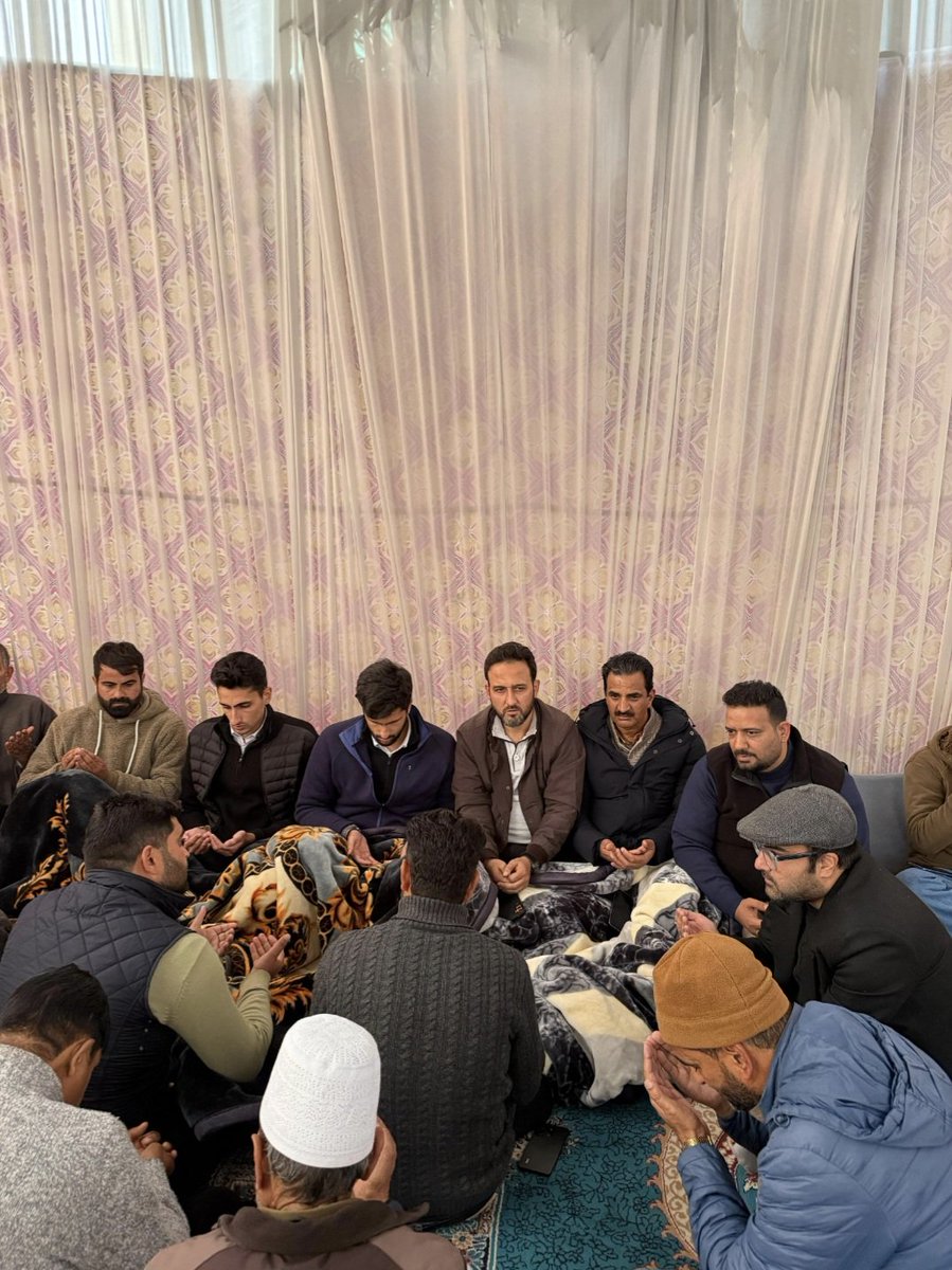 YNCJK's tweet image. Mr. @Zahir_Abdullah_ Mr. @zamirabdullah12 MLA Shangus Adv Riyaz Ahmad khan State Spokesperson JKNC Mr.@ImranNDar, and Provincial President JKYNC Kashmir Province  @Mir_Mushtaq_  visited the residence of @Imranbashirkmr (District President JKNC Anantnag) to offer heartfelt…