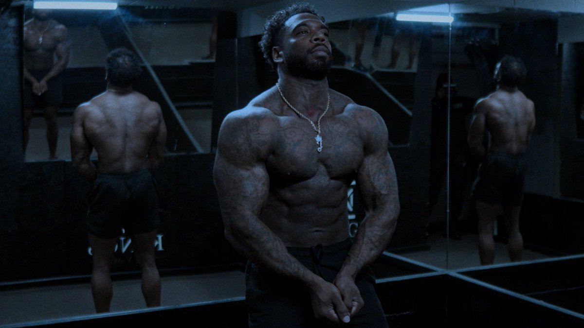 julz_media's tweet photo. Dark winter nights. Grind mode continues 💪🏾 #gym #fitness https://t.co/K9YossDtxY