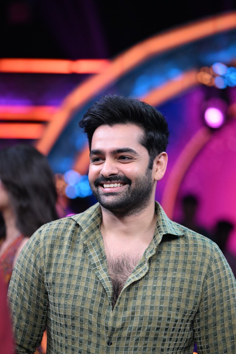 actor_rapo's tweet photo. The dazzling duo - Energetic Star @ramsayz and #BhagyashriBorse from the stage of #SaReGaMaPaLilChamps ✨

Episode airs soon on @ZeeTVTelugu 🤩

Catch the #AKTTrailer here:
https://t.co/LAJGxRAM46…

#AndhraKingTaluka GRAND RELEASE WORLDWIDE ON NOVEMBER 27th.

#AKTonNOV27 #RAPO https://t.co/8jzM6vZrB4