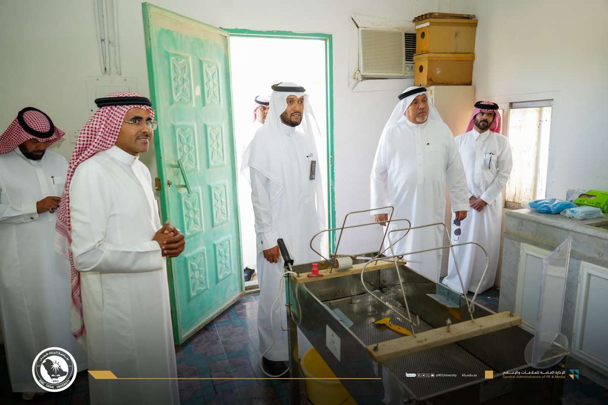 KFUniversity's tweet photo. #صور📷| 

جانب من زيارة سعادة رئيس #جامعة_الملك_فيصل لمحطة الأبحاث والتدريب لتفقد خطوط الإنتاج المتنوعة. https://t.co/Dxy03bRQEg