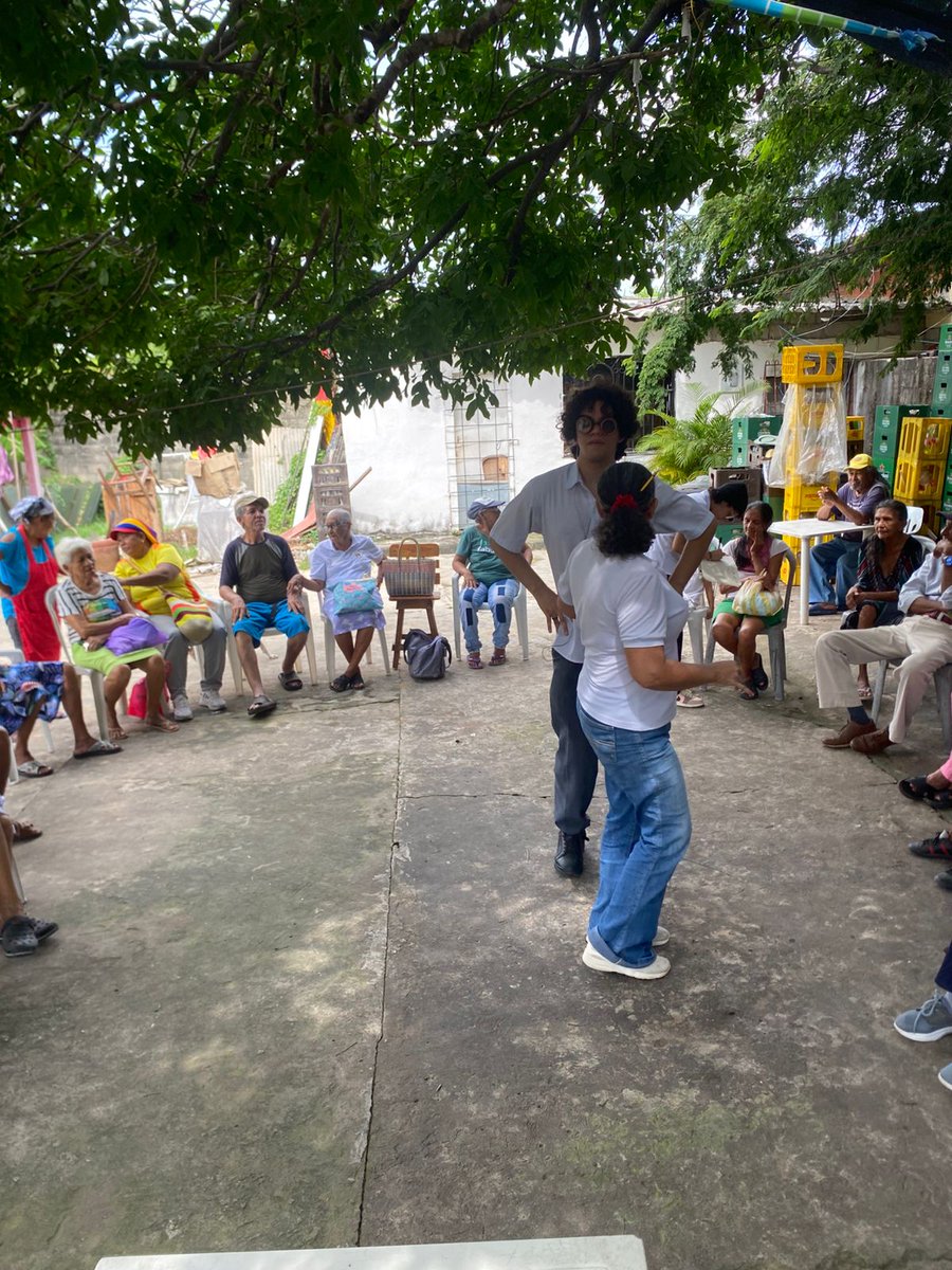 ✨ Cierre de año 2025 del Proyecto Persona Mayor ✨
Realizamos una jornada dinámica con entrega de mercados, música y ejercicios físicos.
Un espacio de integración y bienestar para cerrar este proceso de forma positiva. 💛🤝 <a href="/unisimon/">Unisimón</a>