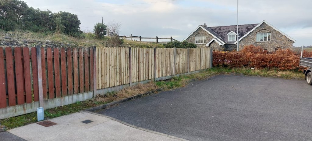 walshthomasf's tweet image. Thank you to Sligo County Council for repairing the fence at Kingsfort Manor Estate, Ballintogher.