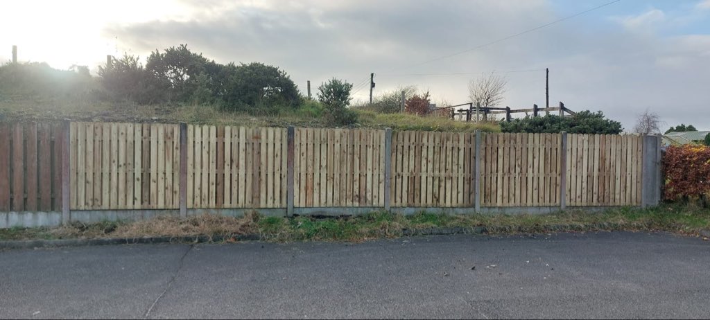 walshthomasf's tweet image. Thank you to Sligo County Council for repairing the fence at Kingsfort Manor Estate, Ballintogher.