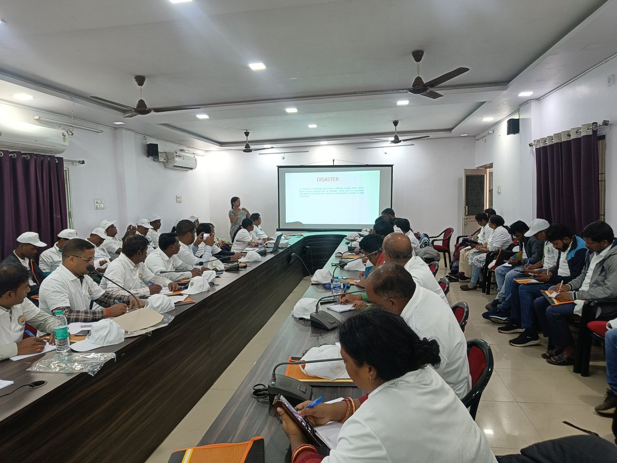 Emergency_Sun's tweet photo. 2nd batch capacity building program for Panchayat Executive officers on DRR was conducted from 19.11.25 to 20.11.25 at DPRC, Sundargarh. The training was facilitated by Master Trainers, Govt officials on Disaster Management.#osdma #capacitybuilding #Resilience https://t.co/0KvwQ5fmdV