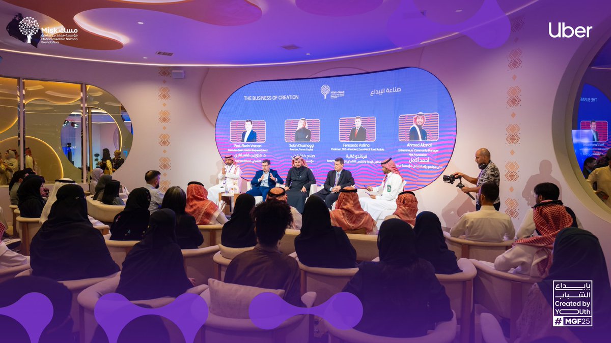 جلسة "صناعة الإبداع" في مساحة المجلس جمعت رؤى تلامس رحلة الريادي من الفكرة إلى شركة ناشئة جاهزة للنمو.

 تطرّقت الجلسة إلى منهجيات الإقناع في العروض، وبناء المرونة، وصياغة استراتيجيات استثمارية تساعد الشباب على تحويل أفكارهم إلى أثر واقعي.
 
 #منتدى_مسك_العالمي2025
 #مسك_الريادة