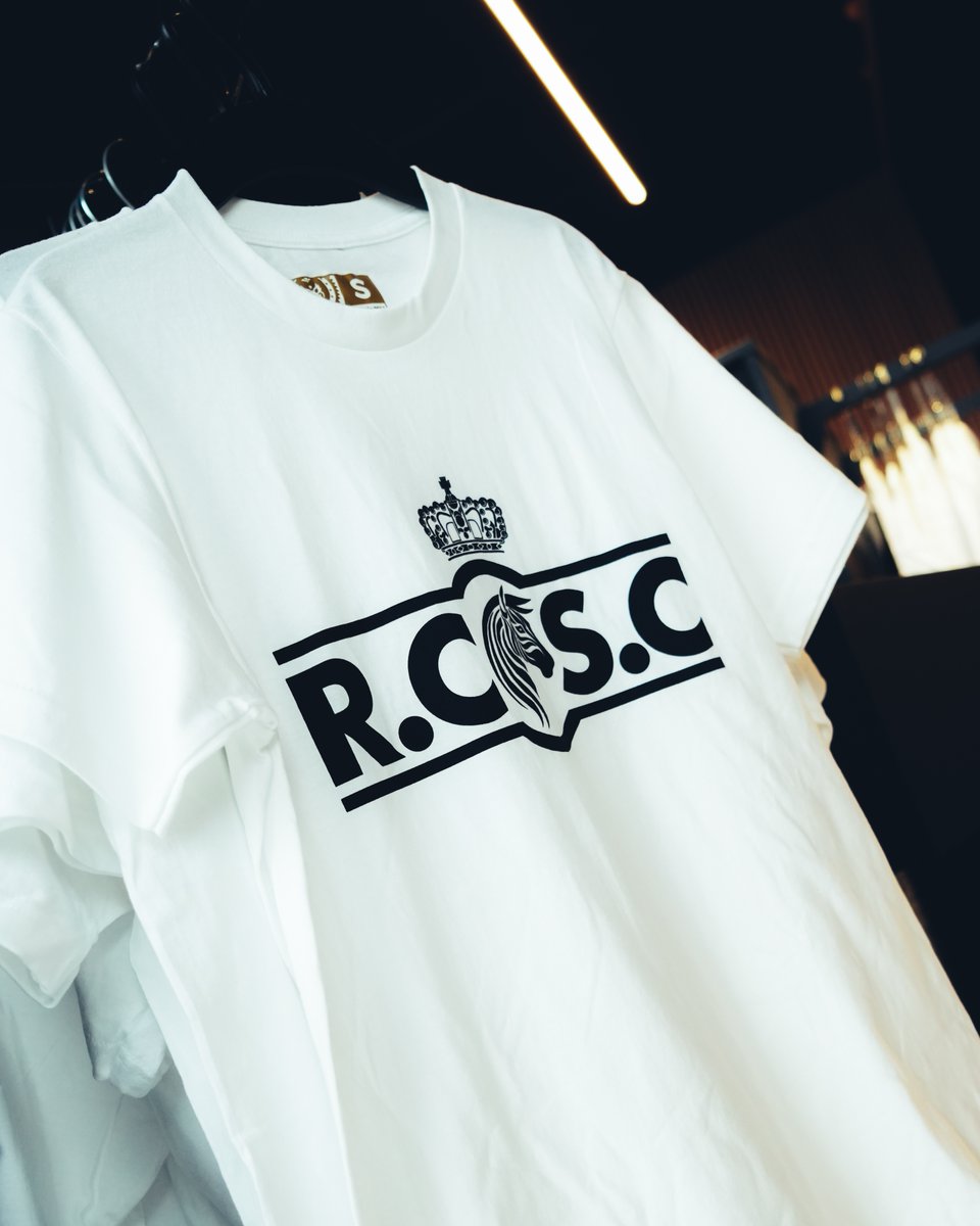 SportCharleroi's tweet image. 🆕 Découvrez la nouvelle collection 𝗦𝗽𝗼𝗿𝘁𝗶𝗻𝗴 𝗱𝗲 𝗖𝗵𝗮𝗿𝗹𝗲𝗿𝗼𝗶 𝘅 𝗧𝘀𝗵𝗶𝗿𝘁 𝗠𝗮𝗻𝗶𝗮, disponible dès maintenant à la boutique officielle et sur notre e-shop ! 🦓

🔗 urlz.fr/uXIn

#RCSC #NapoleonScore ⚫️⚪️