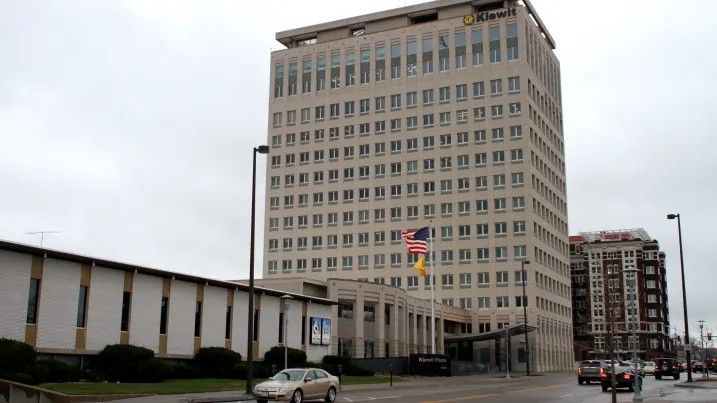 My sense is Berkshire would've purchased $GOOG with up to $20 billion of their $381 billion war chest if they weren't being cautious about how much threat (competitor and profit continuity wise) can rise for Alphabet *if* regulators loosen their monopoly-like grip in the