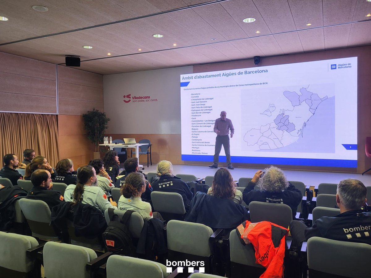 bomberscat's tweet photo. Aquest matí hem fet una jornada de millora en la coordinació entre #TEOC de la Sala de Control Territorial #REMSud i les subministradores @aiguesbcnclient, @nedgia i @Endesa. D'aquesta manera garantim l'eficiència i la qualitat en la resposta a les emergències #bomberscat https://t.co/6eTP0UH7oC