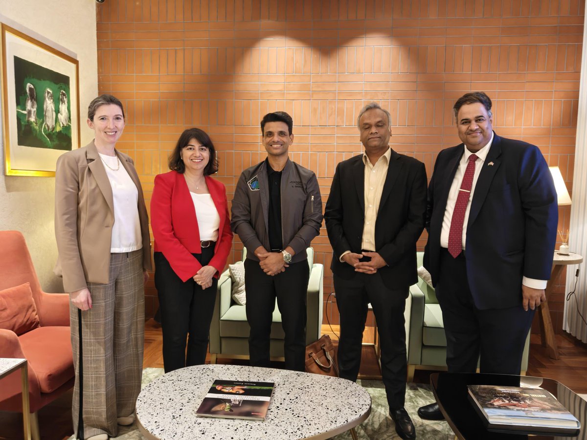 Lindy_Cameron's tweet image. There is so much potential in the UK-India partnership.

Fantastic to have UK Indo-Pacific Minister @SeemaMalhotra1 visiting
Bengaluru and Chennai this week. Whether in trade, security or education, 🇬🇧🇮🇳 collaboration is alive in Karnataka and Tamil Nadu 🤝