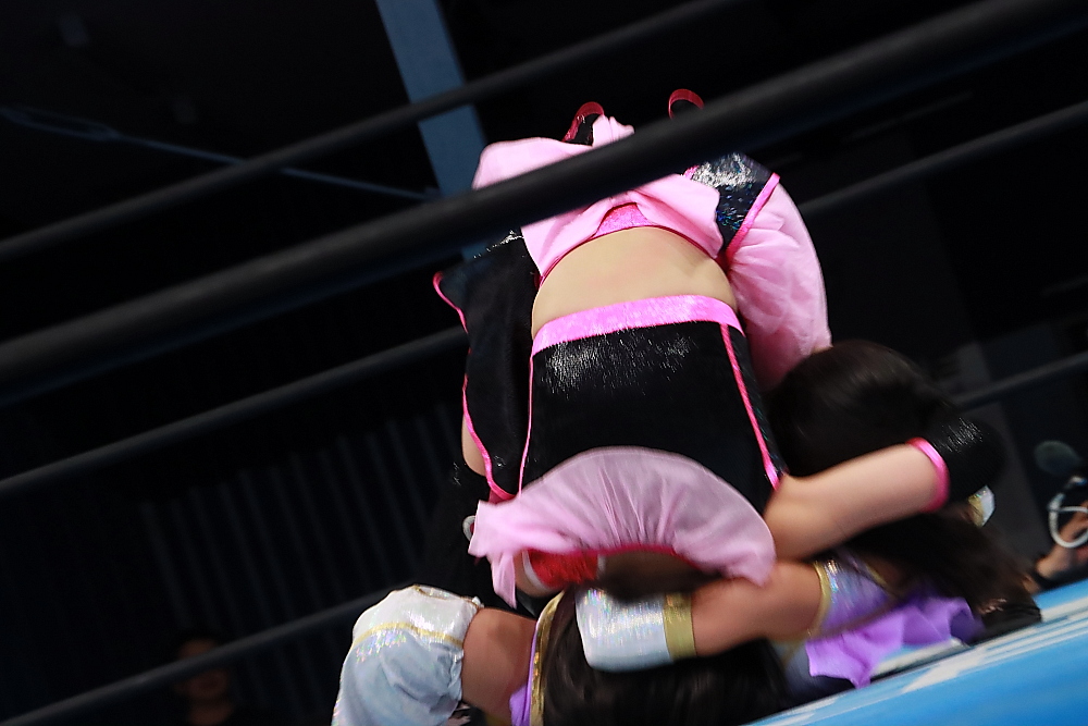 sathuki_99's tweet image. hot！Step！JUMP！
～hotシュシュ板橋大会～
2025年11月3日(月・祝)17時30分開始
#prhot

第3試合 タッグマッチ30分
#しのせ愛梨紗 ＆ #緋彩もえ
 vs
#薮下めぐみ ＆ #緋彩ませ