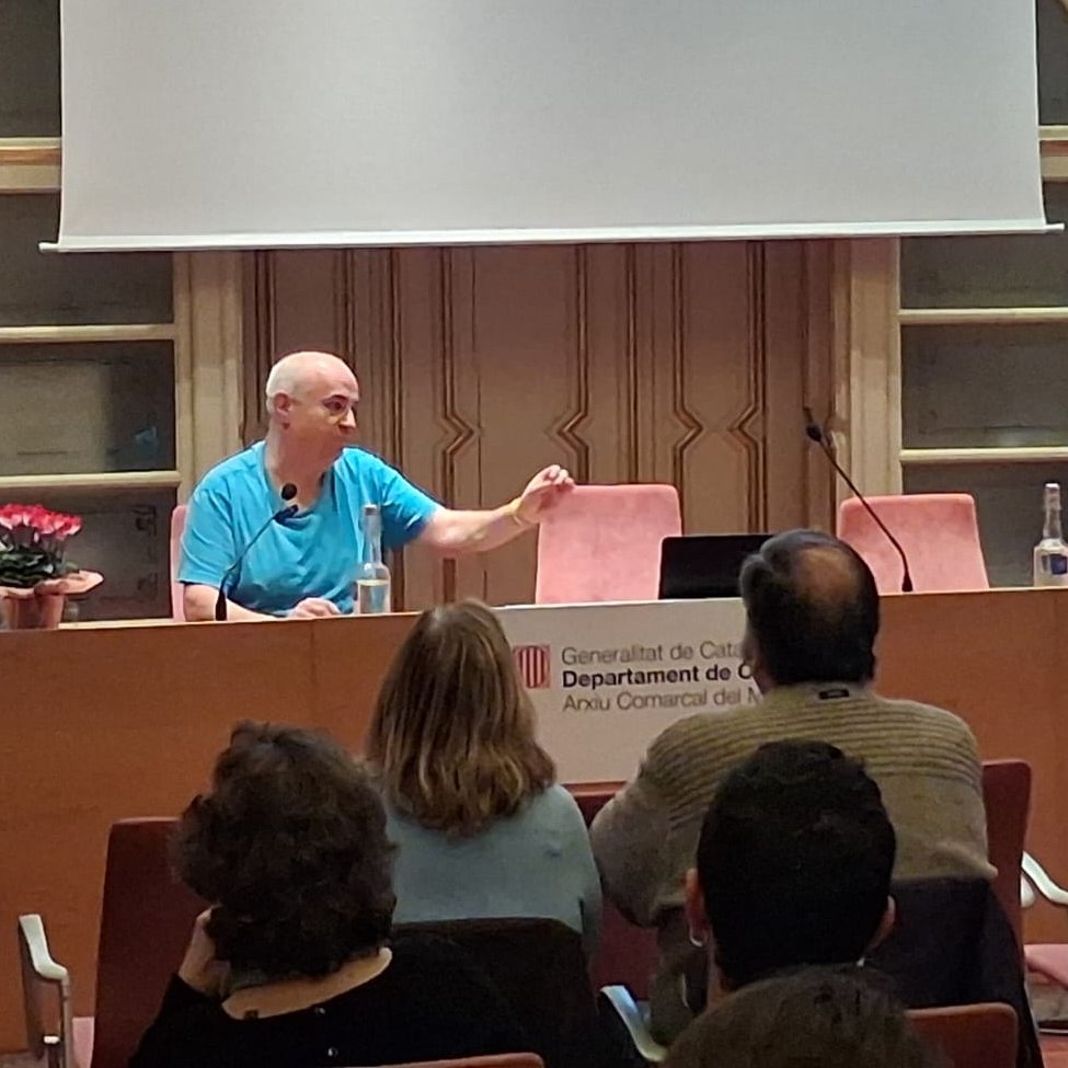 acmaresme's tweet image. 📣Comença ¡Todo atado! 
La conferència d&apos;Oriol Font on ens presenta la transició democràtica amb humor sense perdre el rigor. 😂🤣😂#XAC #Humor #Transició