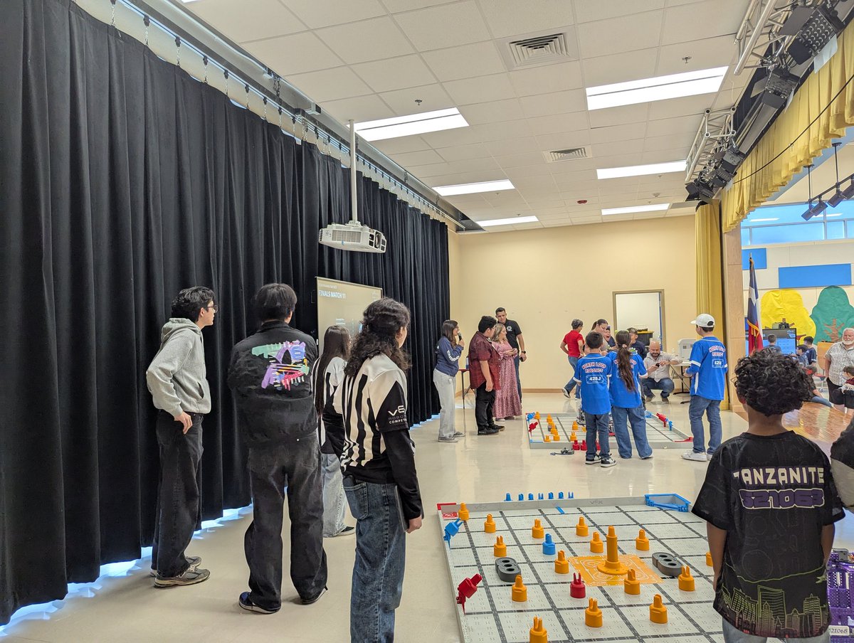 IrmaSarmi's tweet image. Continuing the momentum: After winning Tournament Champions and Design award at Franklin&apos;s VEX Tournament, teams 8787A and 91532A volunteered as Refs next day at Tierra del Sol VEX IQ Mix &amp;amp; Match @BrianoChristina @EastwoodHQ @RobRobledoEHS @YsletaISDCTE @RobotEvents @VEXRobotics