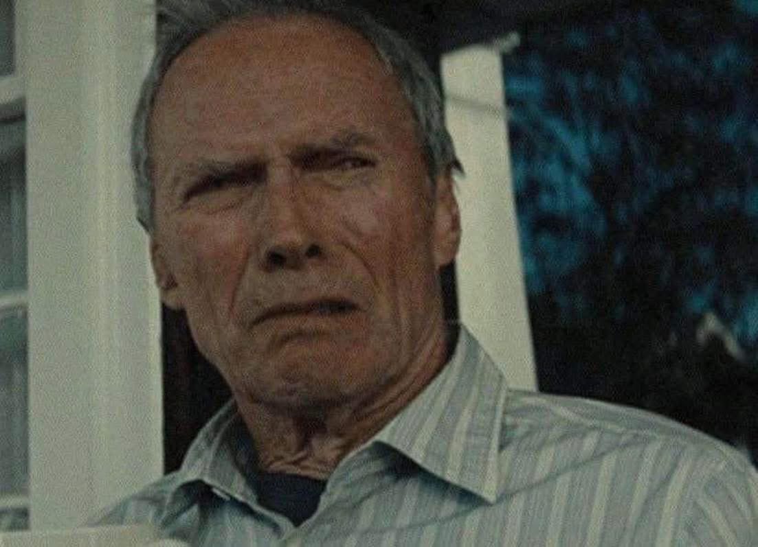 9th_bae's tweet image. when someone&apos;s phone screen is a picture of themselves