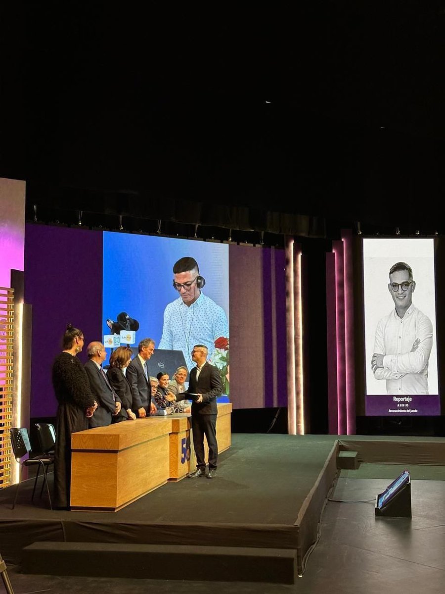 ¡Orgullo Uniautónoma! 
Nuestro egresado <a href="/RenanFontalvo/">Renan Fontalvo Donado 👟</a>, alcanzó un nuevo hito en su carrera al obtener el Premio Nacional de Periodismo Simón Bolívar. 🤩🏅

Categoría: Reportaje – Audio
Trabajo: “Grupos armados se apoderaron del turismo en Santa Marta con amenaza”