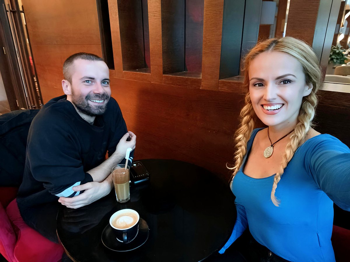 NellyMonk1's tweet image. Having some coffee moments with a friend last week 💙☕❄️
Outside is getting colder, but inside it felt cozy… talking about New Year’s Eve and plans for the next year. That afternoon meant a lot ✨

#friends #friendtime