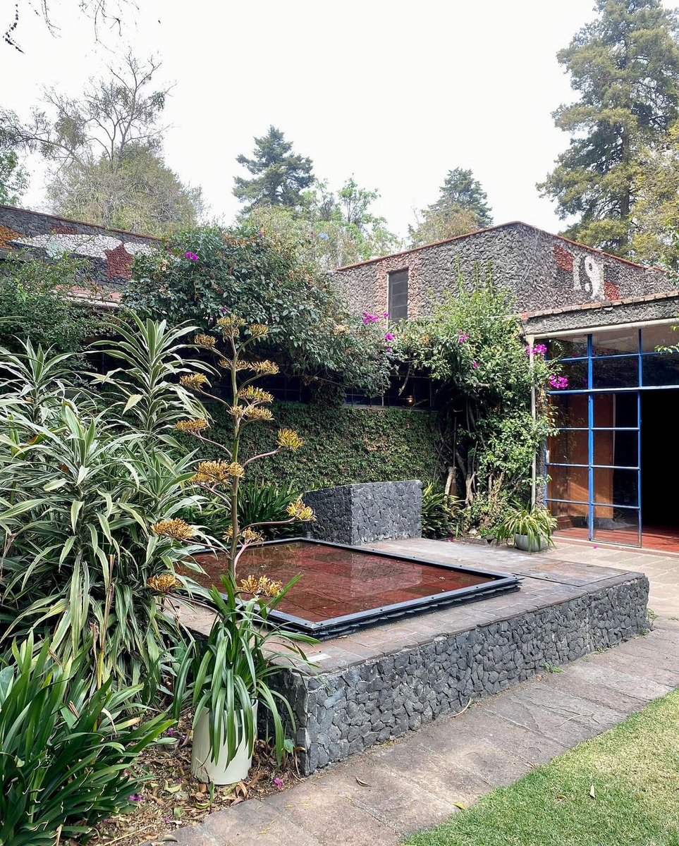 La casa secreta de Juan O'Gorman 
Casa Nancarrow fue Diseñada para el músico Conlon Nancarrow, es una joya de la arquitectura mexicana, inspirada en la biblioteca central de la UNAM !