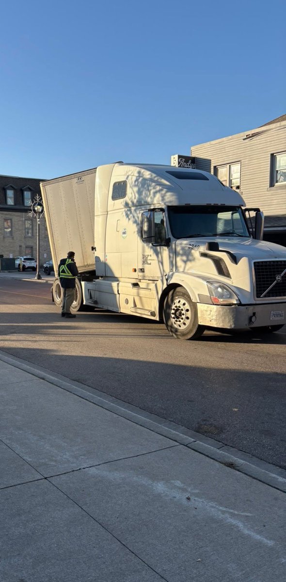 bears_aware's tweet image. Cambridge, Ontario:
Punjabi truck driver sideswipes building.
A “We Are Canada Proud” Giant Tiger advertisement is written on the side of the trailer, while a “No farmers, No Food” Punjabi protest sticker is on the side of the truck cab. Nothing to be proud about or Canadian here