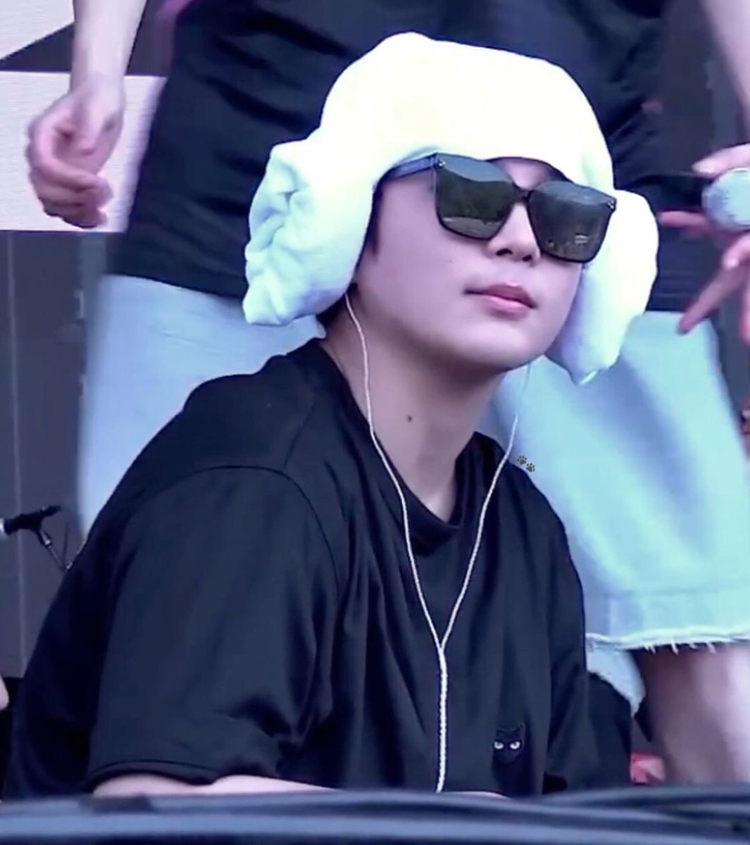 poorlydrawateez's tweet image. #JONGHO