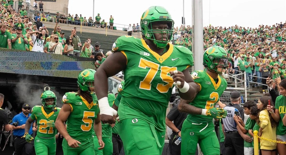 DraftDayTrade's tweet image. My #33 ranked player in the 2026 NFL Draft, and a guy that I predict will only rise up my board: 

- Oregon OG Emmanuel Pregnon

He’s been the backbone of Oregon’s OL in 2025 and has taken a massive step forward. Real solid build for an IOL, has a pretty sick anchor and sustains