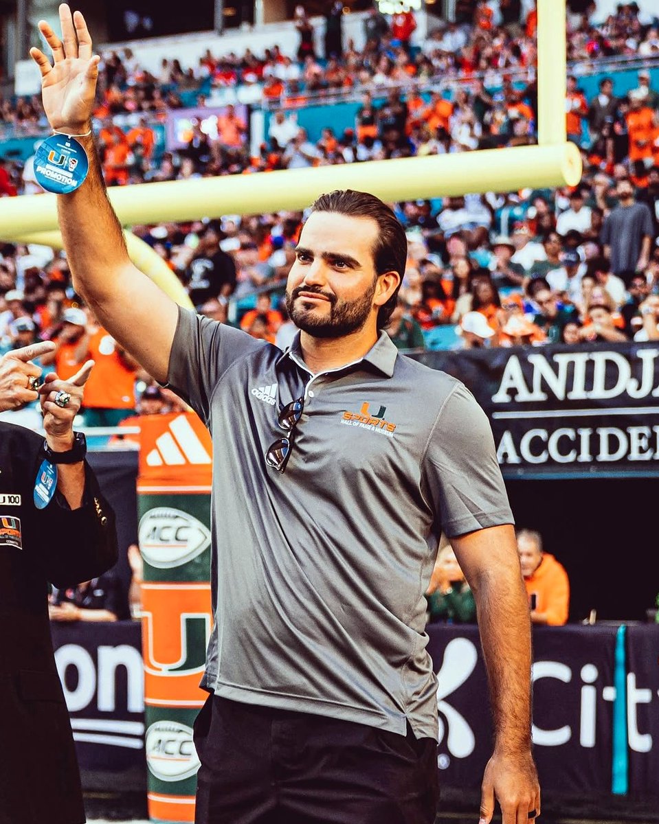 ColumbusHS_Mia's tweet image. Congrats to Bryan Garcia ’13 on his induction into the UM Sports Hall of Fame &amp;amp; Museum! Miami’s all-time saves leader (43, tied ACC record), 2016 NCBWA Stopper of the Year (18 SV, 1.89 ERA), CWS trip, and 4 MLB seasons with the Tigers. #CPride #Adelante