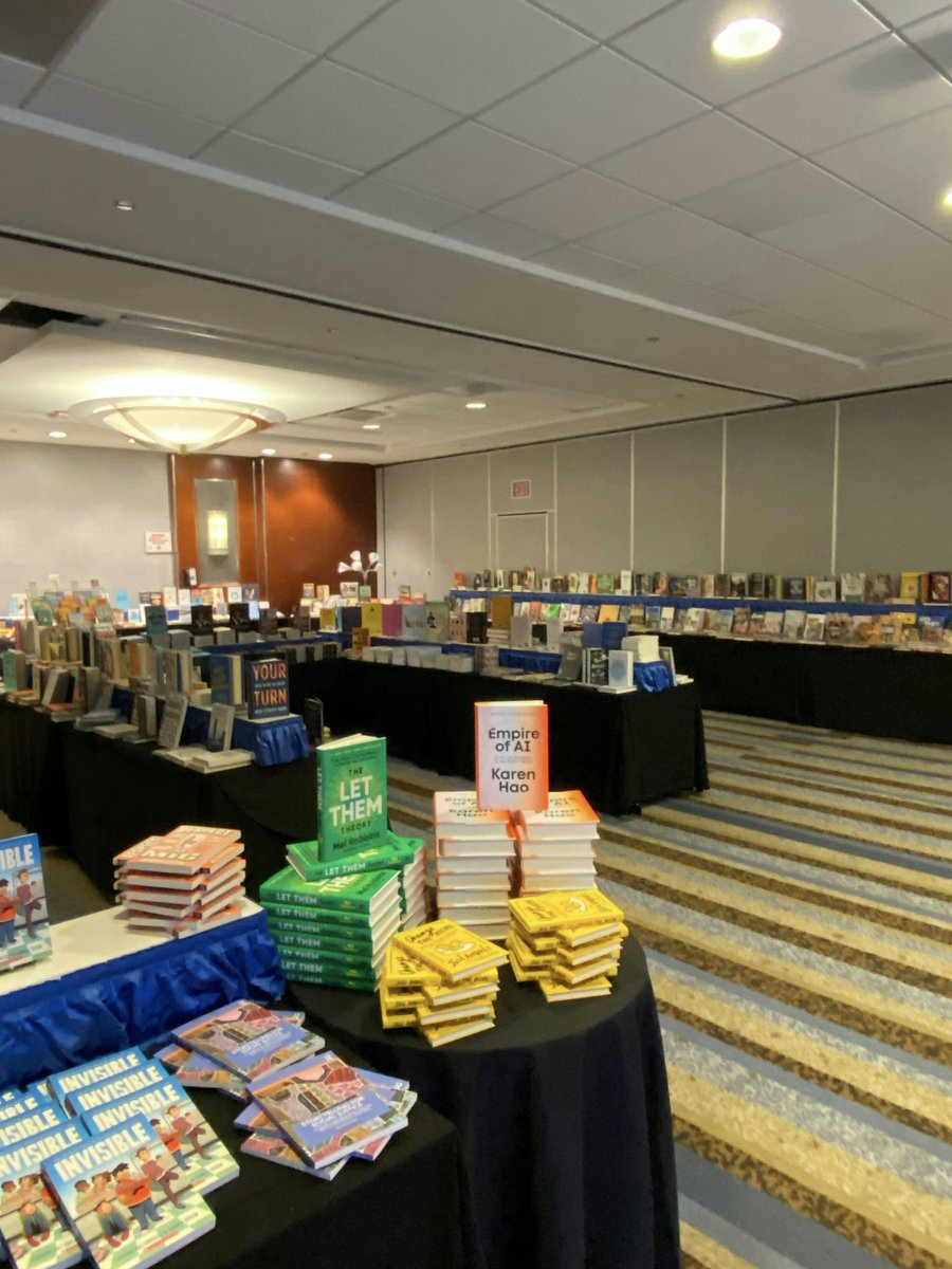 ILschoolboards's tweet image. The Conference bookstore is ready to go! #ILjac25 attendees will be able browse a variety of topics from leadership and technology to biographies and time management starting Friday morning.