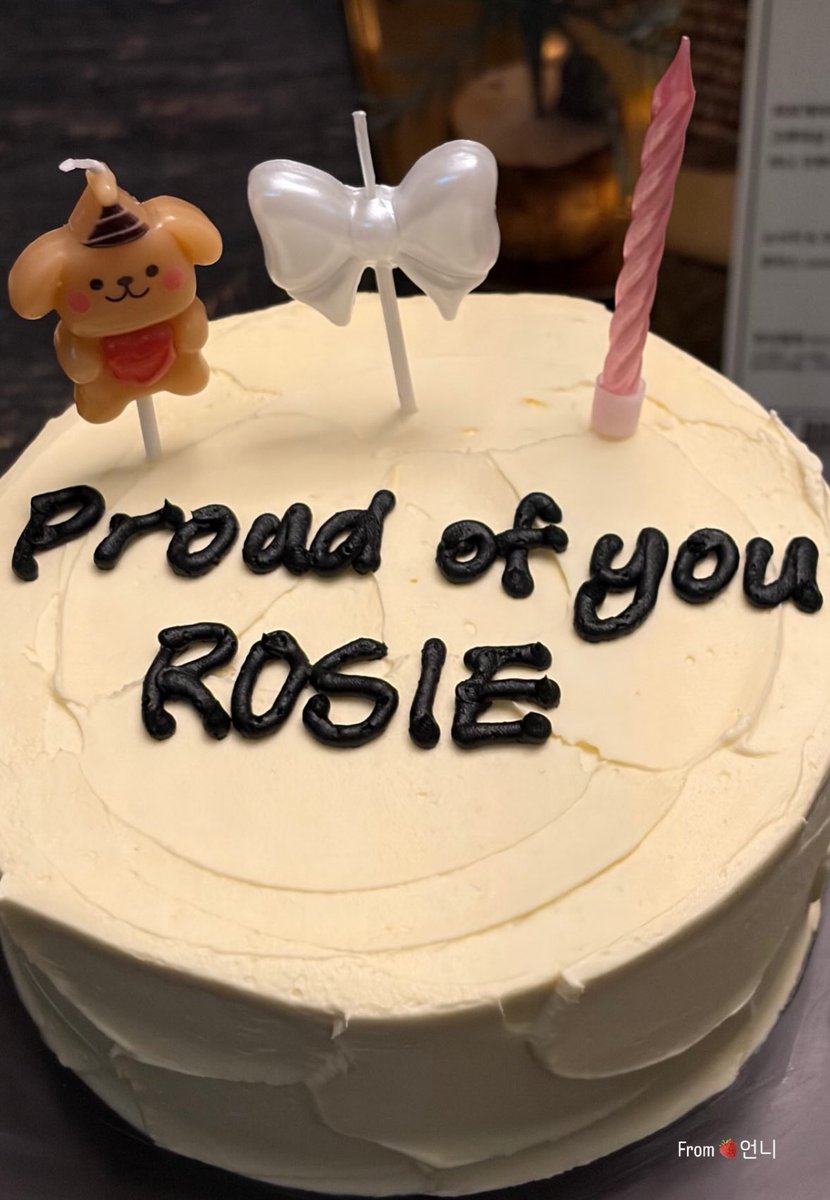 chaescvnty's tweet image. ally sent rosie a cake 🥺🥺