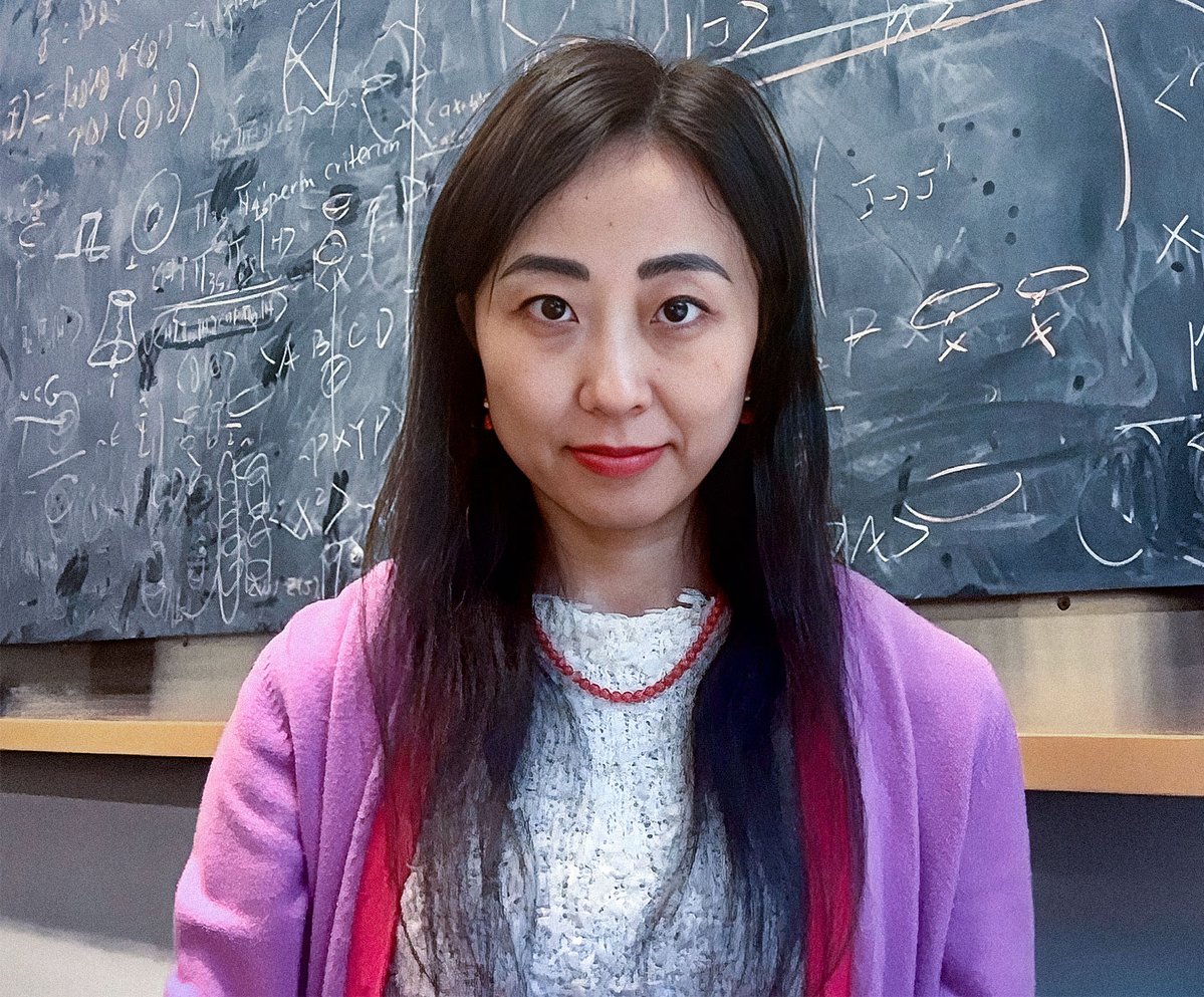 QuantaMagazine's tweet image. The theoretical physicists Juan Maldacena and Ying Zhao helped create the “island formula,” a theoretical approach for exploring the interiors of black holes. When this method is applied to a whole universe, a puzzle emerges. quantamagazine.org/cosmic-paradox…