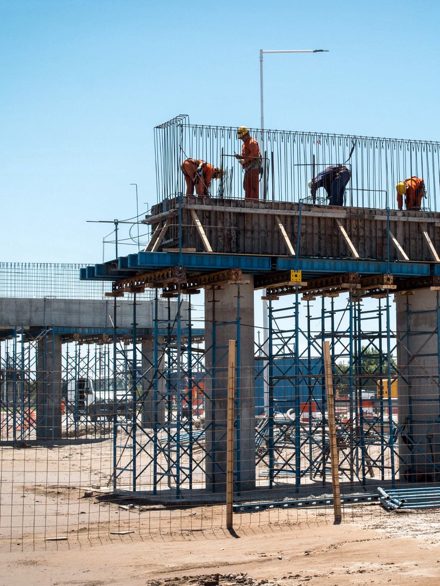 Con seis frentes activos en simultáneo, avanzamos con la Circunvalación de la ciudad de #RíoCuarto, una de las #obras viales más importantes que están en marcha en la Argentina.

Serán 42 kilómetros de autopista, una #infraestructura estratégica que va a potenciar el #crecimiento
