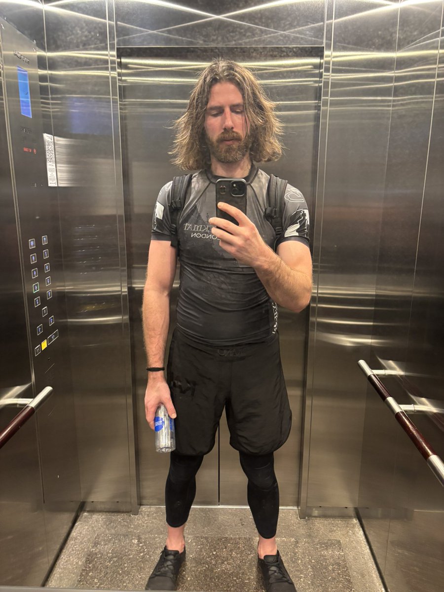 FelixHowes's tweet image. BJJ DAO @EFDevcon what a group. Some seriously dangerous nerds.