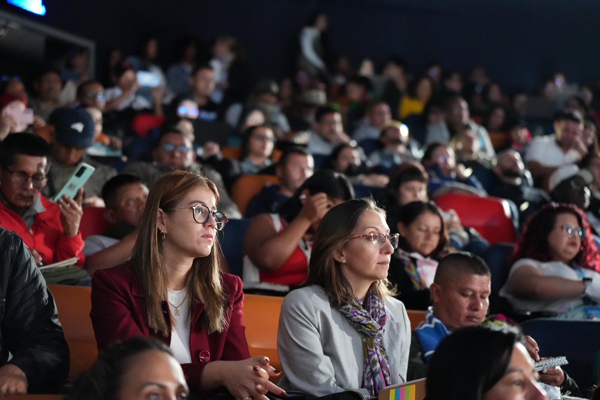 JencaMiroslav's tweet image. La inseguridad en varios territorios sigue siendo una amenaza para la reincorporación y la implementación del #AcuerdoDePaz. Los asesinatos de firmantes, la estigmatización y los riesgos persistentes exigen redoblar la protección, la prevención y la presencia integral del Estado.