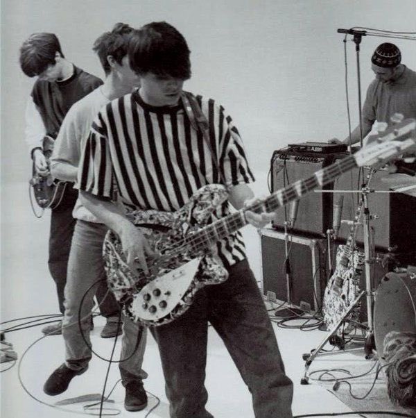 Very sad (and shocked) to hear that 'Mani' from The Stone Roses has died. Thoughts with his family and friends 🌹