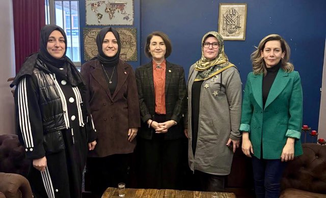 Zehra Ay’dan Açanal’a Vefa Ziyareti
medyaurfa.com/zehra-aydan-ac… #şanlıurfa #sondakika <a href="/AKKADINURFA/">AK Kadınlar Ş.Urfa</a> <a href="/gulenderacanal/">Zemzem Gülender AÇANAL 🇹🇷</a>