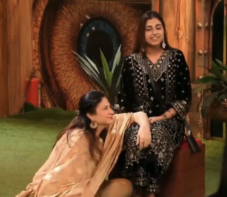 alinak98__'s tweet image. ever since ayaan left, i’ve noticed a change in kunnu’s behaviour towards hana &amp;amp; it’s actually really sweet… i think she kind of understands that hana has had a rough childhood &amp;amp; after her conversation with ayaan, she gets her a little more now. i appreciate that she’s being…